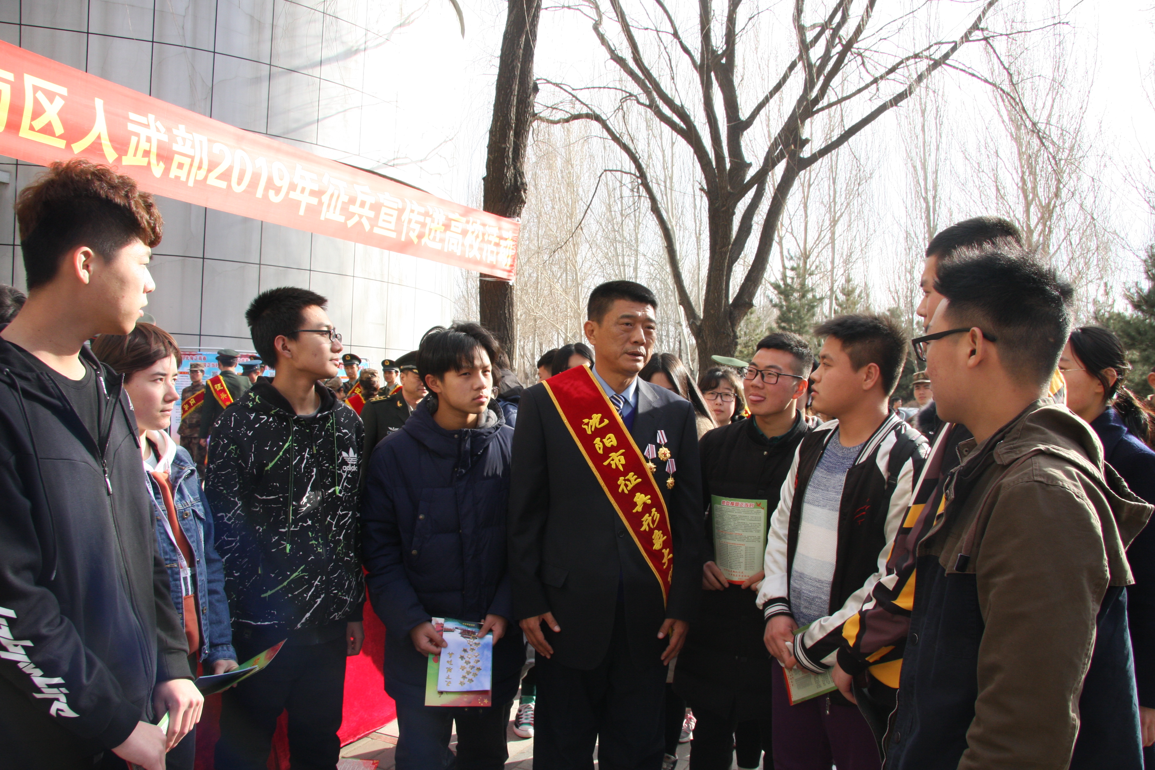 学校开展全国"最美退役军人",沈阳市征兵"形象大使"周晓东先进事迹